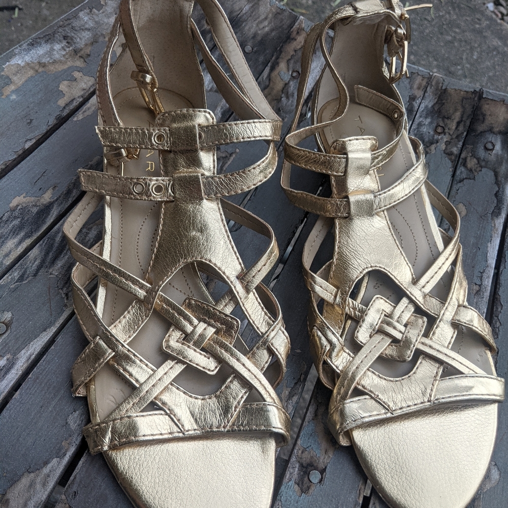 NWOT Tahari Gold Leather Gladiator Sandals Size 7M